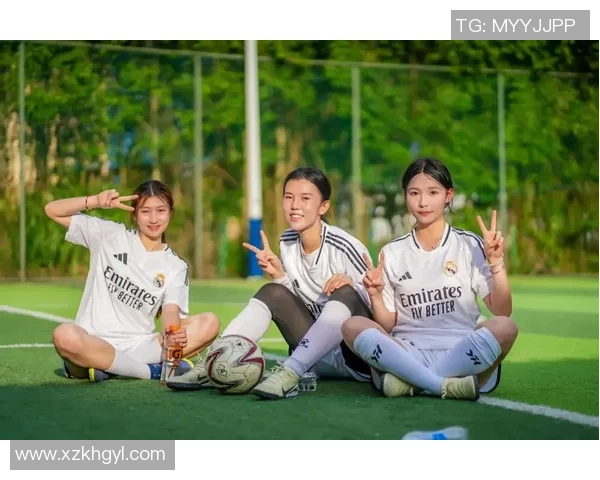 抖音最火足球女球星打破性别界限引领足球新风潮成就传奇人生